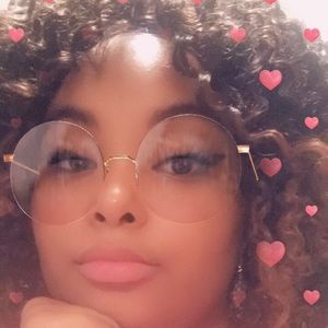 Meet your Posher, Mia